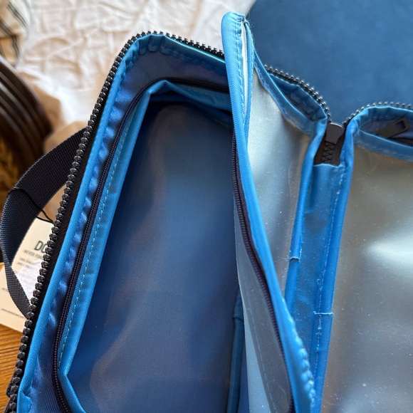 Cincha Vibrant Blue Toiletry Bag - Picture 5 of 5